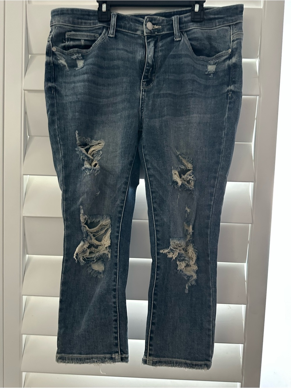 NWOT Judy Blue Distressed Dark Blue Capri Jeans Size 13/31